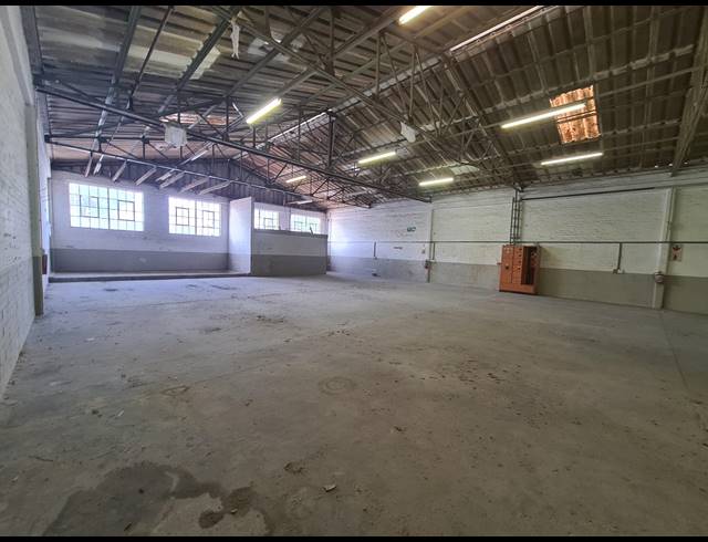 551M² WAREHOUSE TO LET IN BELLVILLE SOUTH